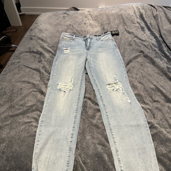 Brand new distressed jeans - Picture 3 of 5